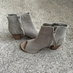 Tom's Women's Peep Toe‎ Suede Beige / Griege Block Heel Bootie Sandal Size 6 thumbnail 5