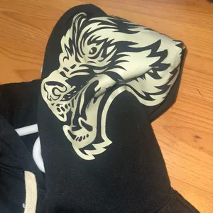 darc sports cropped hoodie! thumbnail 2