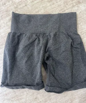 seamless shorts size medium thumbnail 2
