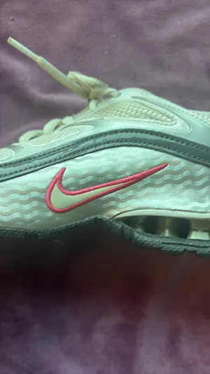 Nike Reax Women’s Run 5 Size 8 Sneakers thumbnail 9