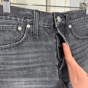 Madewell Relaxed Denim‎ Jean Shorts In Calverley Wash 27 black gray wash summer thumbnail 2