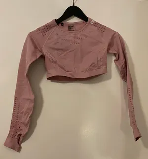 Gymshark Crop Long Seeve thumbnail 1