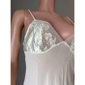 VINTAGE VICTORIAS SECRET SILKY SATIN NIGHTGOWN Lingerie MEDIUM NWT NEW #225 thumbnail 3