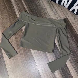 Edikted Off-Shoulder Olive Green Women's Top thumbnail 6