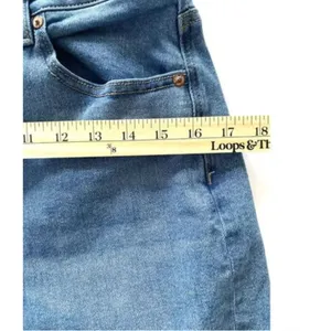 American Eagle Blue Ripped Mom Distressed Jeans Denim Stretchy Sz 6 thumbnail 6