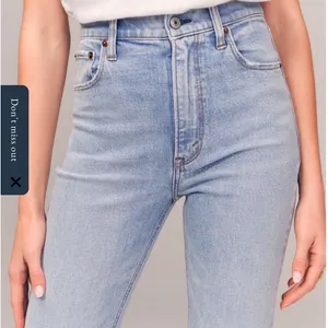 Abercrombie & Fitch Curve Love 90s‎ Slim Straight Ultra High Rise Jeans 26 2XL thumbnail 2