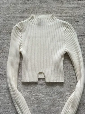 Edikted White Ribbed Long-Sleeve Crop Top (XS/Small) thumbnail 3