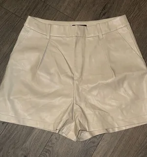 7 For All Mankind Cream High-Waist Faux Leather Shorts size medium thumbnail 1