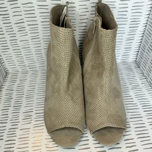 Old Navy Womens 9 Taupe Perforated Peep Toe Ankle Bootie Stacked Block Heel‎ thumbnail 3