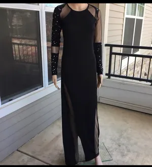 Juss Elegant Black Sheer-Panel Evening Gown stretch thumbnail 2