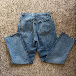 Abercrombie 90s Straight Ultra High-Rise Curve Love thumbnail 7