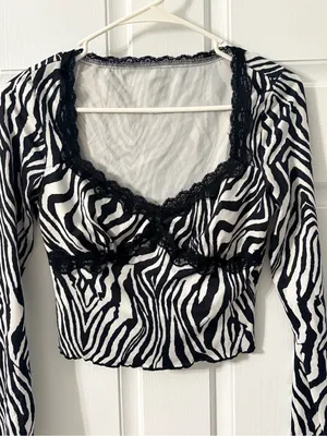 SHEIN Black & White Zebra Lace-Trim Long Sleeve Crop Top thumbnail 2