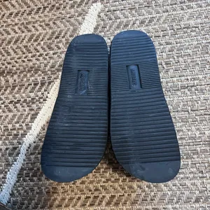 AXEL ARIGATO RUBBER SLIDES Sz 41 Black thumbnail 3