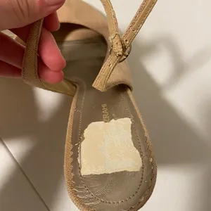 Isaac Mizrahi tan peep toe‎ heels — size 9.5 thumbnail 8