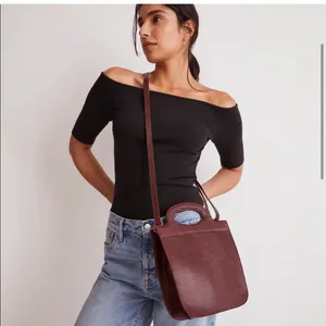 Madewell toggle crossbody bag in cherry wood leather thumbnail 3