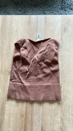 Pitaya cropped seamless v-neck top thumbnail 3