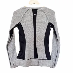 Lululemon Full Tilt Gray Black Long Sleeve Shirt Sz 6 thumbnail 6