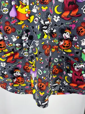Disney Women’s Multicolor Halloween Print V-neck scrub top Mickey goofy S new thumbnail 8