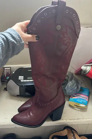 Ella Langley burgundy cowgirl boots thumbnail 1