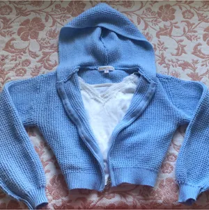 Baby Blue Size M Knitted Sweater thumbnail 1