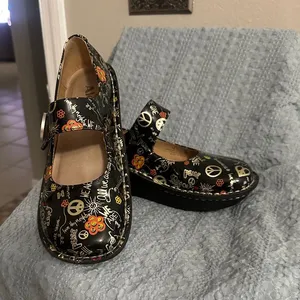Alegria Ladies Mary Jane Shoes with Peace & Flower Print - Sz 38 thumbnail 1