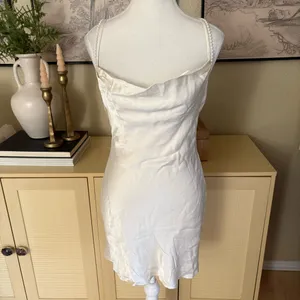 LOVERS + FRIENDS Satin Boa Mini‎ Dress In Ivory Size XXS thumbnail 4