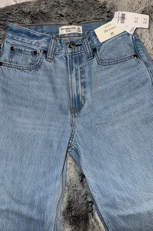 Abercrombie high rise Loose Jean thumbnail 6