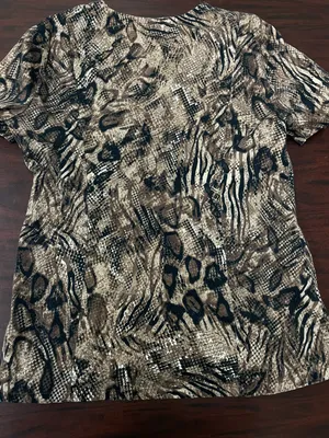 Landau Snake Skin Print V-Neck Scrub Top Size Small thumbnail 3