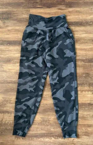 Old Navy Active Joggers thumbnail 1