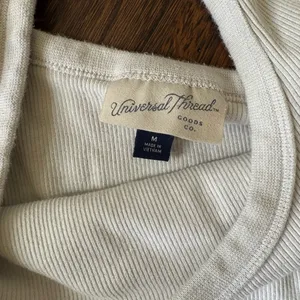 Universal Threads ribbed white scoop neck short sleeve top thumbnail 2