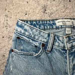 Abercrombie & Fitch Light Wash Curve Love High Rise Jeans thumbnail 4