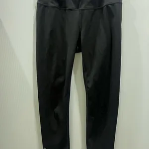 Offline by Aerie Black High-Waisted wider Leggings size Medium thumbnail 4
