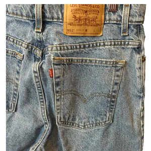 90’s Vintage Levi’s 551 Denim Shorts | Made in USA | Unisex -VTG Size-14/ (33”) thumbnail 7