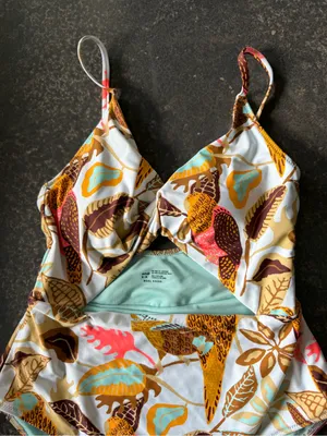 Aerie Women’s Medium Floral Cut Out One Piece Ruffle Swimsuit Twist thumbnail 2