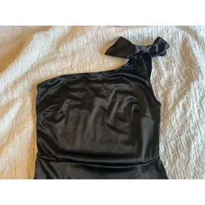 NEW Black Satin 1 Shoulder Long Sleeve High Slit Maxi Dress M thumbnail 3