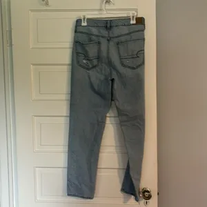 American Eagle Outfitters Hi Rise Tomgirl Distressed Jean thumbnail 3