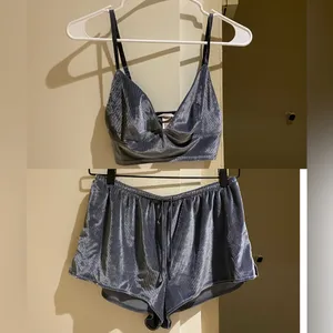 Victoria's Secret velvet Set thumbnail 2