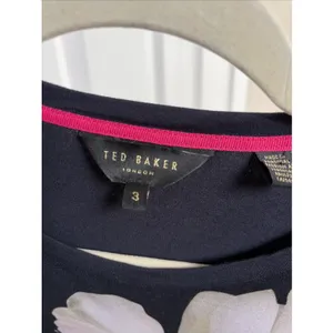Ted Baker Floral Graphic Tee Womens Size 3 L Navy Blue Short Sleeve Jersey Top thumbnail 2