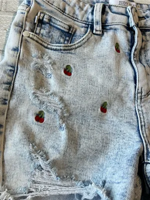 Judy Blue High-Rise Cherry Denim Shorts - light Wash Size Small 100% Cotton thumbnail 3