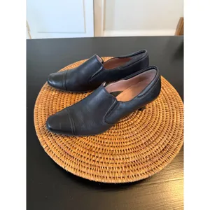BeautiFeel Black Leather Cap Toe Kitten Heel Loafers‎ Shoes Womens Size 40 thumbnail 2
