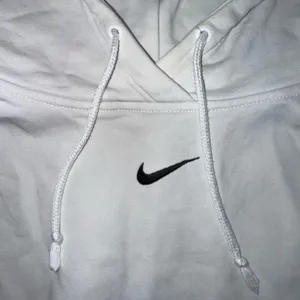 White Nike sweatshirt thumbnail 3