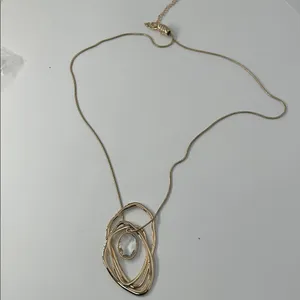 Elegant Gold Pendant Necklace thumbnail 13