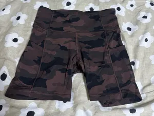 Lululemon brown camo shorts thumbnail 1