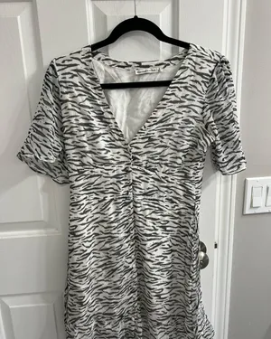 Abercrombie Gray Zebra Strip Button Front Ladies Dress thumbnail 2