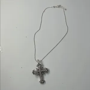 Elegant Silver Cross Pendant Necklace thumbnail 9