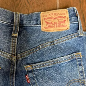 Levi’s Ribcage Straight Ankle Distressed Denim Jeans thumbnail 6