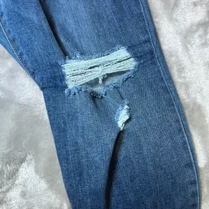 Old Navy Womens Size 6 Power Slim Straight Jeans Distressed Rips Blue Denim‎ thumbnail 11