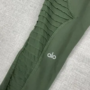 Alo Yoga High Waist Moto Leggings Womens XS Olive Green Pintuck Mesh 27" thumbnail 3