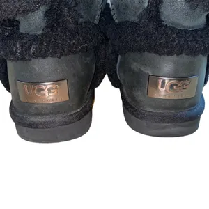 UGG Airehart Black Sheepskin Wool Lined‎ Fold Over Buckle Boots Women's Size 6 thumbnail 5