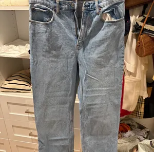 Abercrombie 90s Relaxed Fit Jean High Rise With Cuff thumbnail 4